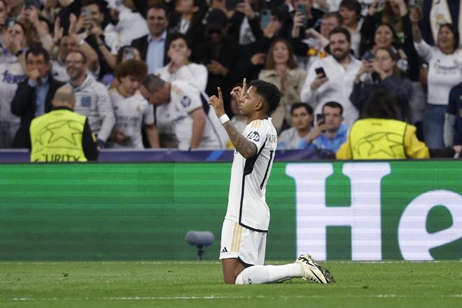 英雄联盟-里程碑夜！皇家马德里豪取连胜；欧冠转会期刷纪录；态度坚定；资深球员宣示担当的简单介绍