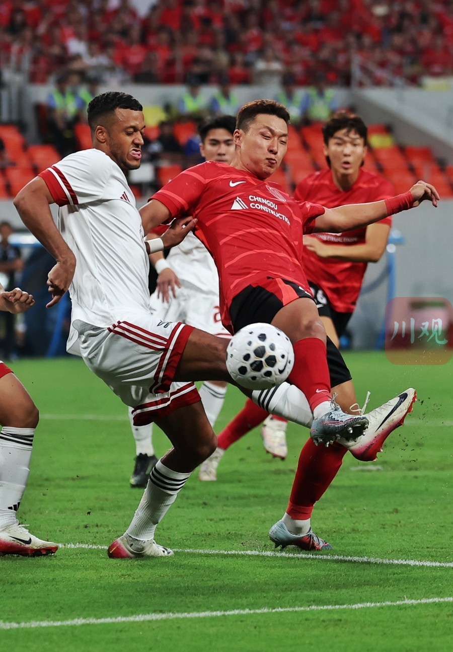 英雄联盟-成都蓉城训练开放日，赛前主帅复盘引欢呼，欧篮联在即，年轻球员得到机会的简单介绍